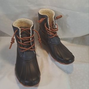 Seven7 Hollis Duck Boots size 8